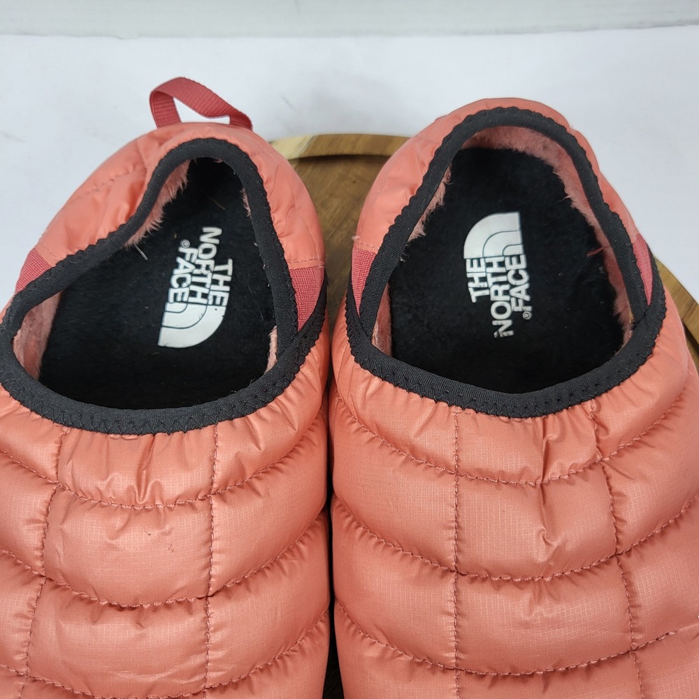 The North Face Women's ThermoBall Traction Mule V Slippers Pink Size 9 - Picture 3 of 11